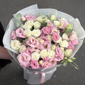 Букет "Мэрилин" из эустом и кустовых пионовидных роз в Черноголовке