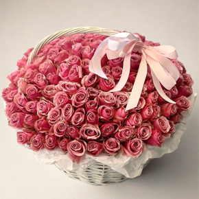 Композиция в корзине из 151 розы Ревиваль в Черноголовке