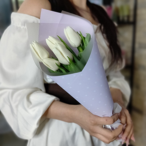 Букетик из 5 белых тюльпанов в Черноголовке