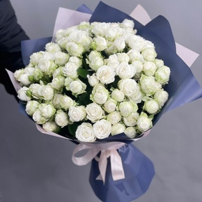 Букет из 25 кустовых пионовидных белых роз (60 см) в Черноголовке