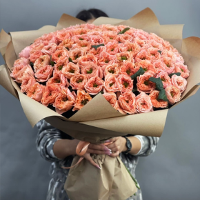 Букет "Персик" из 101 махровой розы Риджентс парк (60 см) в Черноголовке