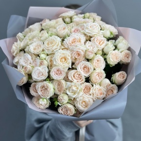 Букет "Кремовый микс" из 25 кустовых роз (50 см) в Черноголовке