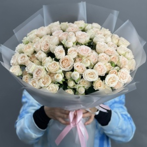 Букет из 35 кремовых кустовых роз (50 см) в Черноголовке