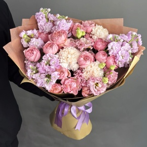 Букет "Амели" из ароматных маттиол, пионовидных кустовых роз Джульетта  эустом и диантусов в Черноголовке