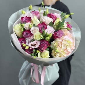 Букет из роз, гортензии и эустом в Черноголовке