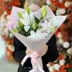 Букет из 3 пионовидных лилий в Черноголовке