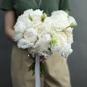 Свадебный букет из пионов и эустом в Черноголовке