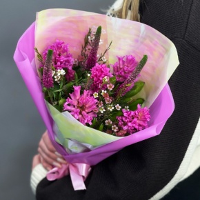 Букет "Вспышка" из гиацинтов, хамелациума и вероники в Черноголовке