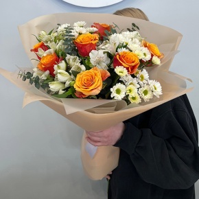 Букет "Апельсин" из роз и хризантем сантини в Черноголовке
