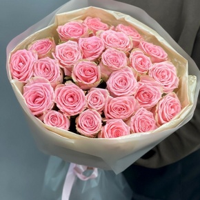 Букет из нежных 25 роз Софи Лорен (60 см) в Черноголовке