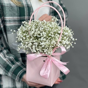 Композиция в сумочке из гипсофил в Черноголовке