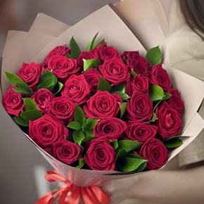 Букет из 25 красных роз и рускуса (50 см) в Черноголовке