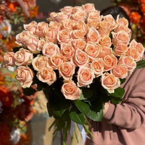Букет из 51 персиковой розы (60 см) в Черноголовке