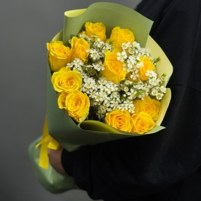 Букет "Нотка счастья" из лимонных роз и хамелациума (40 см) в Черноголовке