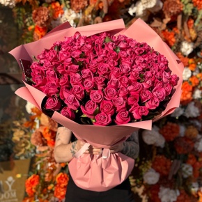 Букет "Необыкновенная" из 101 малиновой розы (60 см) в Черноголовке