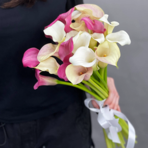 Букет из 21 каллы микс в Черноголовке