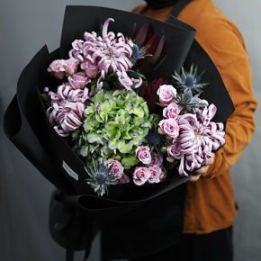 Букет "Бессоница" из хризантем Виена, сафари, кустовых роз, Голландской гортензии и эрингиума в Черноголовке