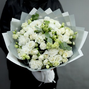 Букет "Маскарпоне" из роз, диантусов, эустом и гиперикума в Черноголовке