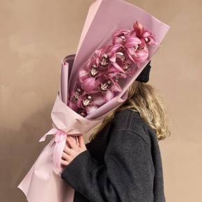 Букет из розовой орхидеи в Черноголовке