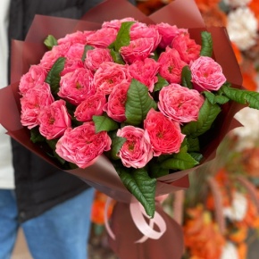 Букет из 25 махровых пионовидных роз Риджентс парк  (60 см) в Черноголовке