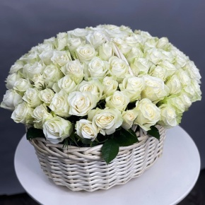 101 белая роза в корзине (40 см) в Черноголовке