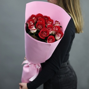 Букет "Ты прекрасна" из 15 рубиновых роз (60 см) в Черноголовке