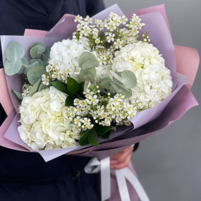 Букет "Суприм" из гортензий и хамелациума в Черноголовке