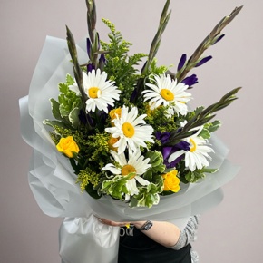 Букет из гладиолусов, роз и ромашек в Черноголовке