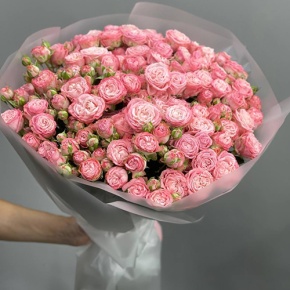 Букет из 33 кустовых пионовидных роз Бомбастик (60 см) в Черноголовке