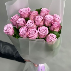 Монобукет из 15 малиновых роз Меритим (50 см) в Черноголовке
