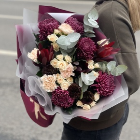 Букет "В каждом мгновении" из хризантем Бигоуди, кустовых роз, сафари, гербер Экзотик и диантусов в Черноголовке