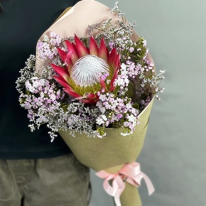 Букет из хамелациума, лимонниума и протеи в Черноголовке