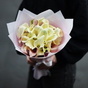 Букет из 25 калл нежный микс в Черноголовке