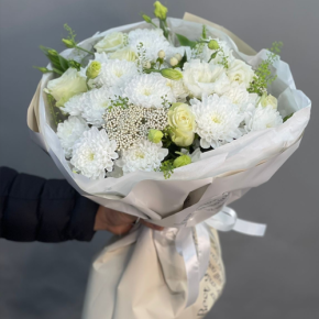 Букет "Меланхолия" из роз и хризантем в Черноголовке