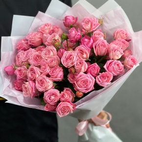 Букет из 11 нежных кустовых роз в Черноголовке