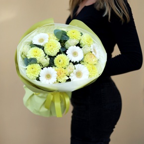 Букет "Лимонный" из георгин, диантусов, роз, гербер и эвкалипта в Черноголовке