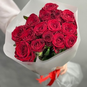 Букетик из 15 красных роз (60 см) в Черноголовке