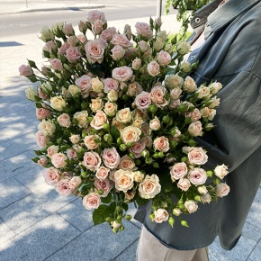 Букет из 31 кустовой розы микс (70 см) в Черноголовке