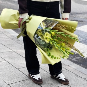 Букет "Нирвана" из гладиолусов, молюцеллы и эремуруса в Черноголовке