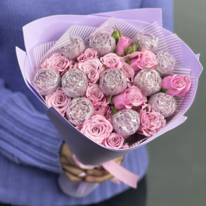 Букет из шоколадных пионов и кустовых роз в Черноголовке