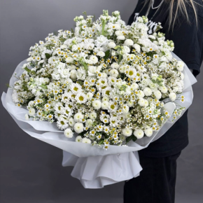 Букет "Эдем" из хризантем, маттиол и ромашек в Черноголовке