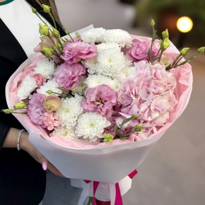 Букет "Табу" из хризантемы, Голландской гортензии и эустомы в Черноголовке