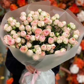 Букет из 35 нежных кустовых роз (40 см) в Черноголовке