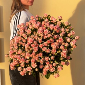 Букет из 39 нежных кустовых роз (70 см) в Черноголовке