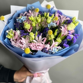 Букет "Загадка вечности" из гиацинтов, нерине, тюльпанов и оксипеталума в Черноголовке