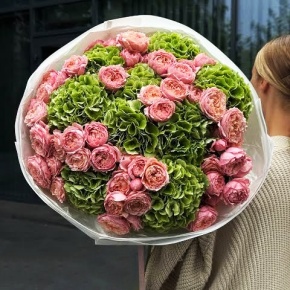 Букет "Фреш леди" из Голландских гортензий и пионовидных кустовых роз Джульетта в Черноголовке