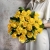 Букет из 25 лимонных роз с рускусом (40 см) в Черноголовке Букет из 25 лимонных роз с рускусом (40 см) в Черноголовке