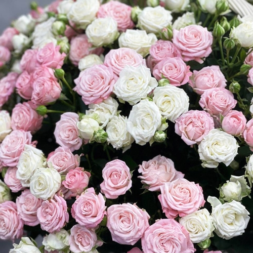 Композиция в корзине из 101 кустовой пионовидной розы в Черноголовке