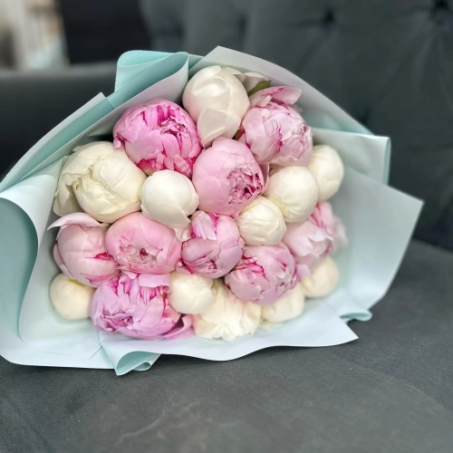 Микс из 19 бело-розовых пионов в Черноголовке