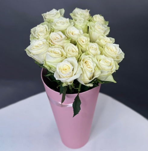 19 белых роз Кения в конусе в Черноголовке